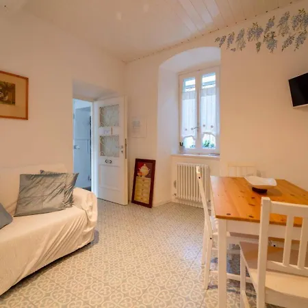 Loving Loppia - Glicine Apartment